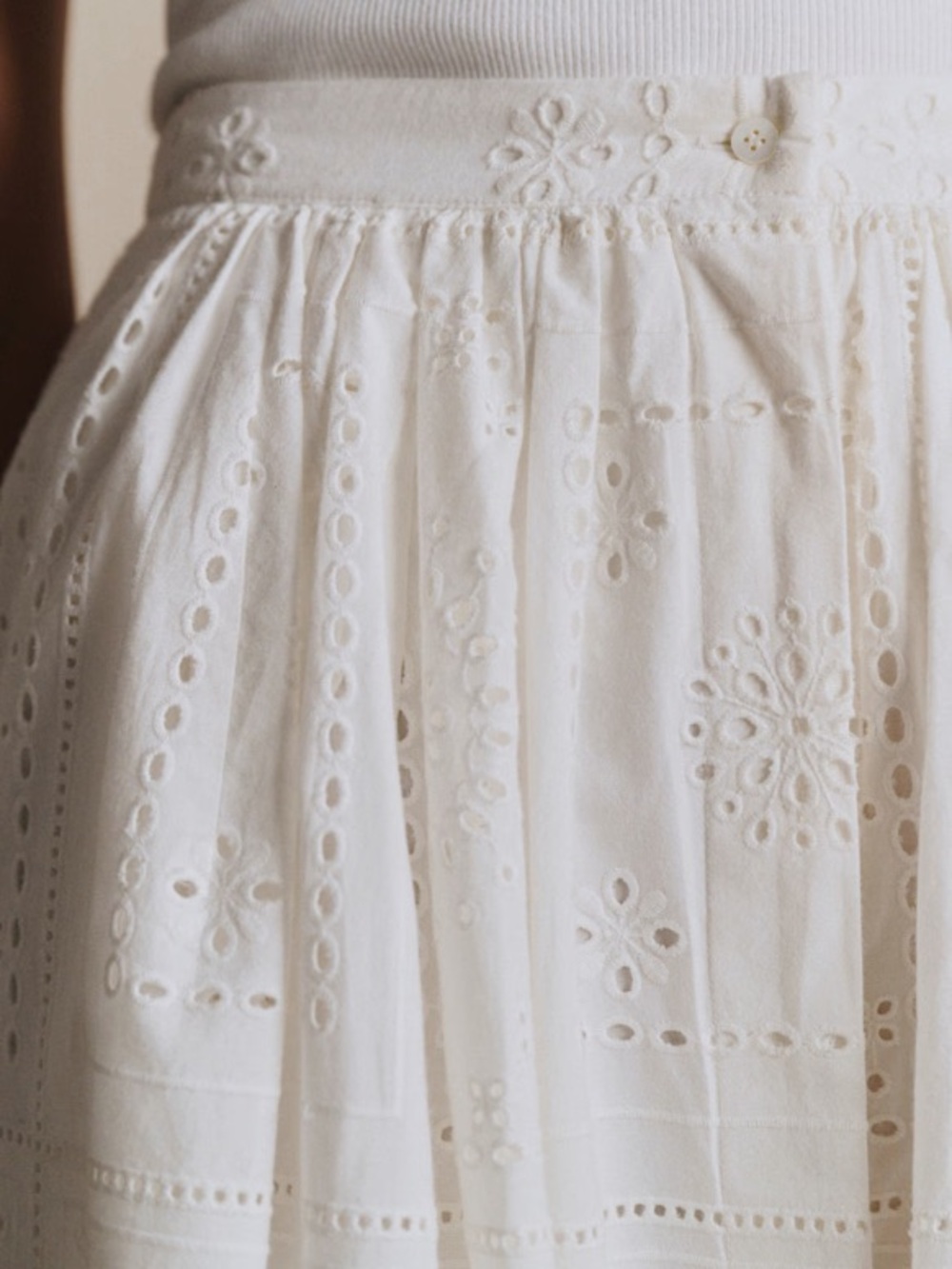 NWT Sézane Nicole Skirt in Ecru Hankie Solid Embroidery Soze 4/36 - Picture 4 of 7